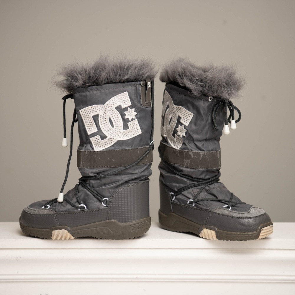 90s Y2K DC Chalet Grey Winter Moon Boots Sz 7 Fur Trim Snow Rhinestone Glam Girl